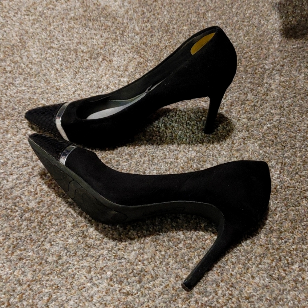 Black Heels - Picture 2 of 3